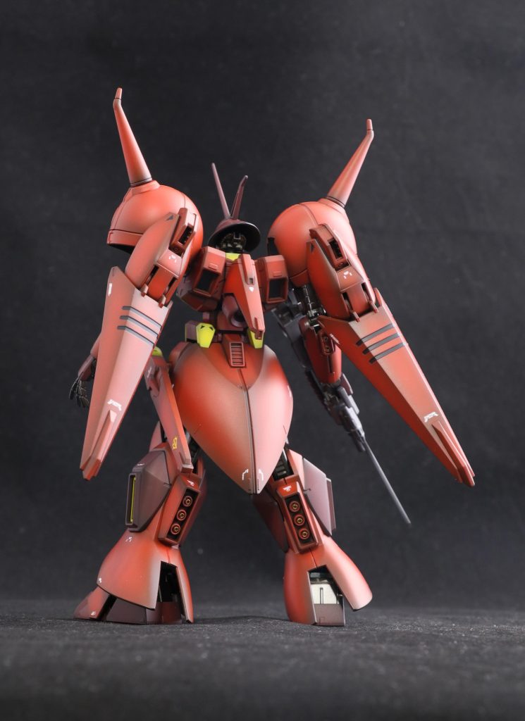 腕の裏側や脚裏側にメタルパーツ埋め込んでみたりしてちょっと豪華さをアピール