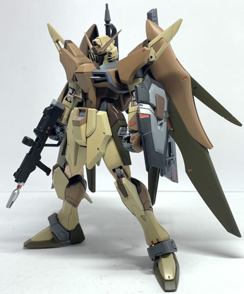 最終的にこの状態に落ち着きました。これからデカールとクリアーコート、汚し塗装をして完成となりました。一部の塗装剥がれとパーツがエナメル塗料の吹き過ぎによる侵食で割れてしまっているので次に生かそうと思います……()カラーリングは劇場版「機動戦士ガンダム ククルスドアンの島」に登場した高機動ザク(地上用)エクバ機をベースに塗装しています。ビルドメタバースにでもチラッと登場しましたが「ガンダムダブルオーコマンドクアンタ」のデザートカラーのようにアナザーガンダムのデザートカラーは新鮮でいいですね。