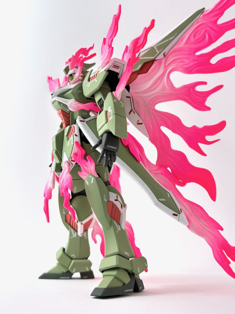 次元ビルドナックルズの平手も、それはそれで指がピンと反っていたので、関節に切れ目を入れて比較的フワッとしたポーズにしています。丸指を選んだのは原作リスペクトですが、このパーツはキットよりも若干大きめ・太めのサイズ感で、ちょうど原作っぽさが出てくれた気がします。