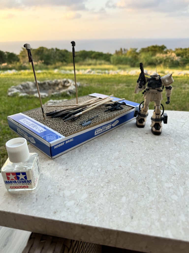 旅先でも簡単に作れるHGUCのザク。最高ですね!!