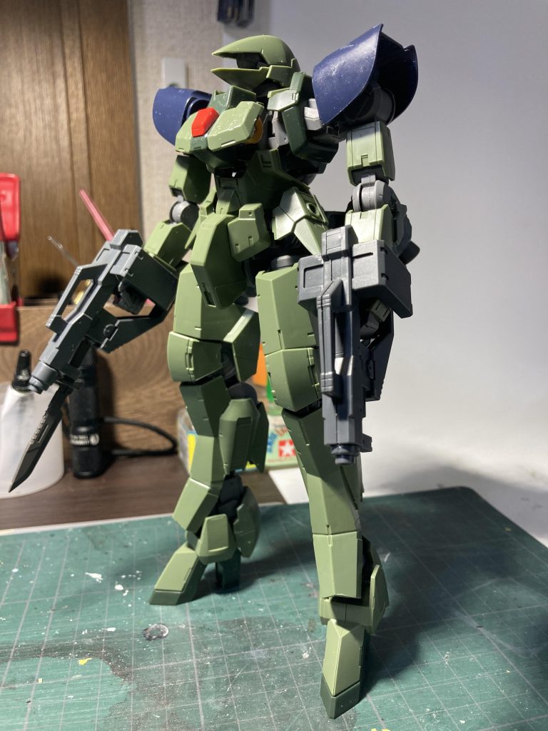 初期案。肩パーツをドワッジ改の余剰パーツで作成してましたが、気分で変更。基本、最終的な形を見据えず、足したり引いたりで進めるスタイルです。