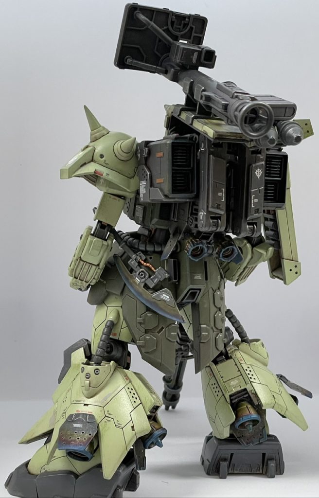 バックパックにはサブアームシステムを搭載しているので、この様に兵装を追加できます。