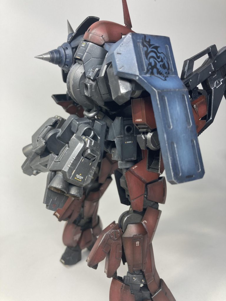 シールドは境界戦機から。ハイキューパーツのデカールをペタペタと。