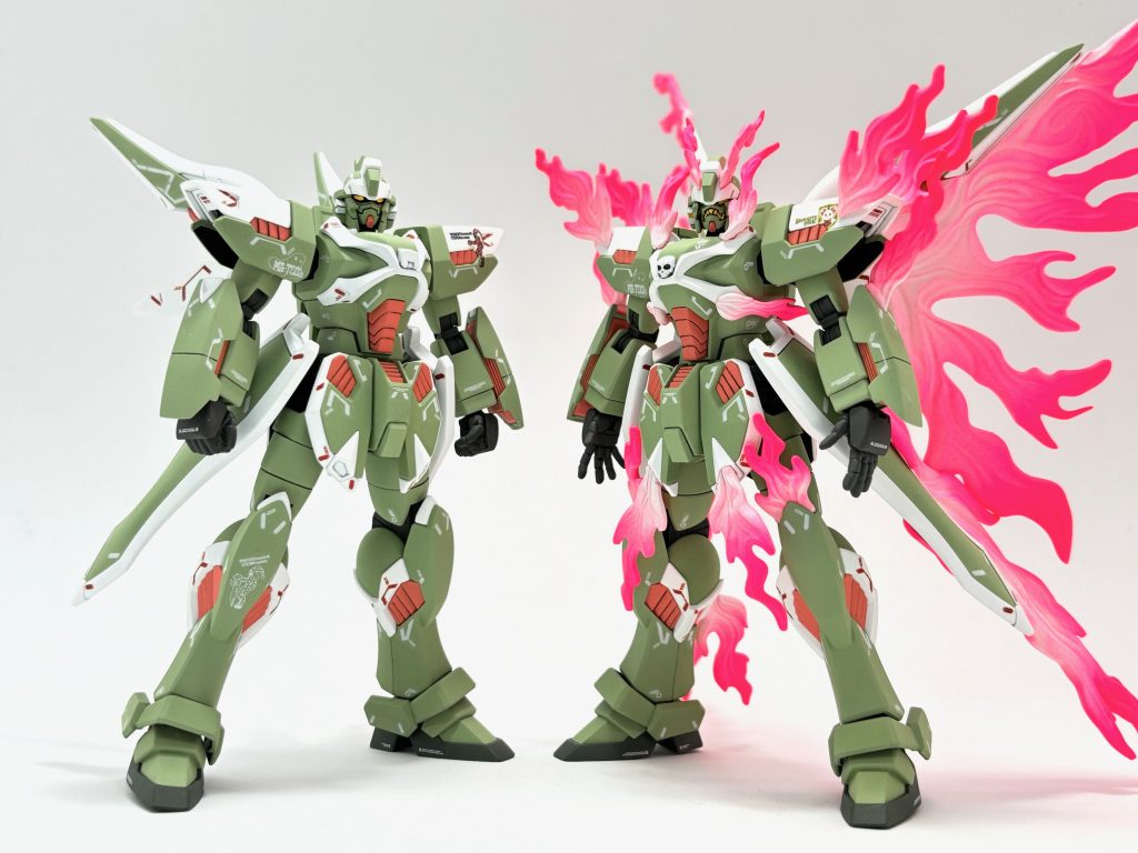 かなり苦労して顔を改修工事したものの、ファントムライトが目立ちすぎて顔に目が行きづらいのは想定外でした……が、インパクトがあるというのはいいことです（たぶん）。発売の報を聞いて「こう塗ったら、こう変えたら面白いのでは？」と思ってからが長かった……ついに完成して感無量です。カラーレシピ：基本は通常モードと同様口：調色（ガイアノーツ001 ピュアホワイト＋ガイアノーツ105 蛍光イエロー＋ガイアノーツ106 蛍光オレンジを１：３：１）口内スミ入れ：タミヤスミ入れ塗料 ブラウン 及び タミヤXF-10 フラットブラウン を併用耳部イエロー（下地）：クレオスBN048 ベースイエロー耳部イエロー：クレオスN-4 イエロー炎（下地）：調色（ガイアノーツGS-02 サーフェイサーエヴォ ホワイト＋ガイアノーツ110 蛍光クリアーを１：１）炎：ガイアノーツ102 蛍光ピンク