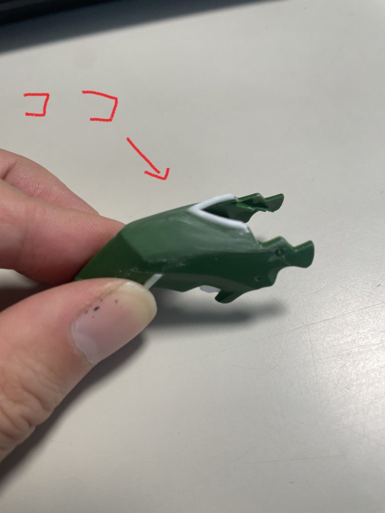 股間部分の端っこを反り上がった感じに形を変えました。個人的にはここがめっちゃ気に入ってるとこなんですよ！細かすぎて伝わらないやつ…。