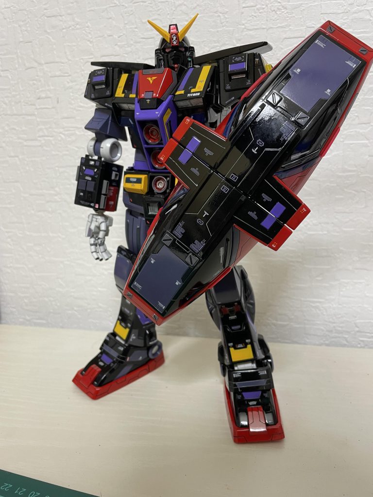 HGなので、ディテールは結構寂しめだったので、もう心のままに、色々盛りました。