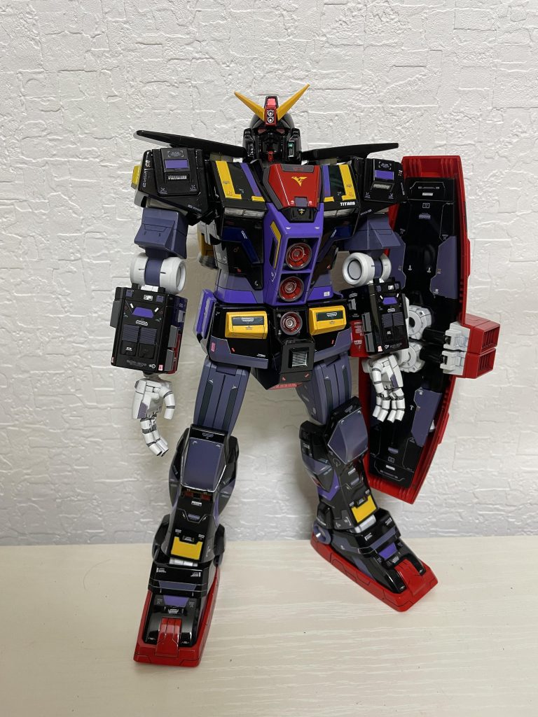 サイコガンダムは地球連邦の闇が形になった様な機体ですよね。まさしく悪「役」というか、機体もソレを使うパイロットも悪い訳じゃないのに、フラナガン機関にめちゃくちゃされて、悲しいですね。