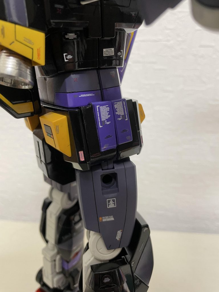 いざ塗装して仕上げてみると、やっぱりちょっと変ですね。最後までご覧いただきありがとうございました!今回のも缶スプレーとガンダムマーカーです。次は、、、まだ決まってません!