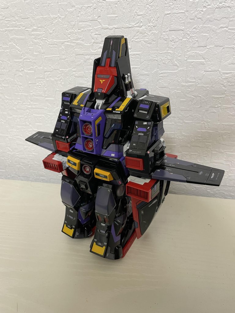 モビルフォートレス形態も、もちろんできますが、塗装剥げが怖いので多分2度と変形しないと思いますwww