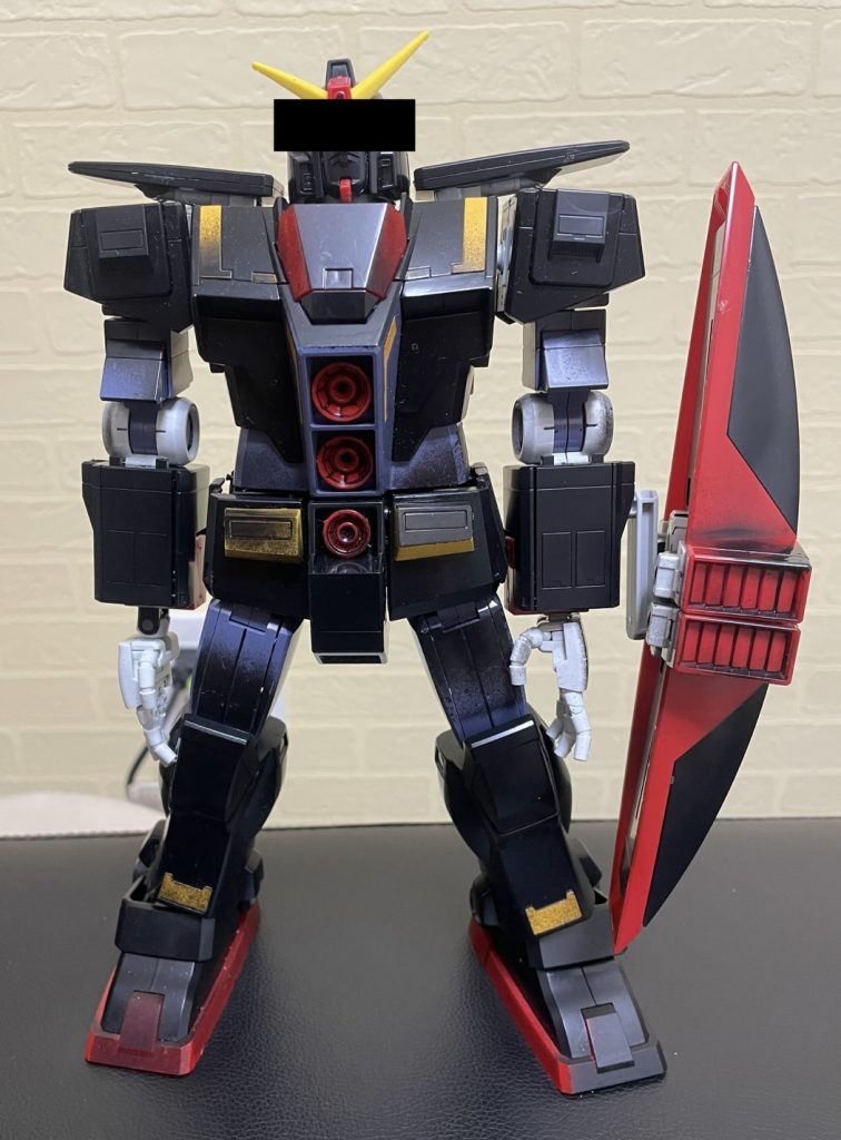 ジャンクで届いた時ですね。謎の黒のスプレー塗装が薄ら全体になされており、まず、薄め液で洗浄から始めました。