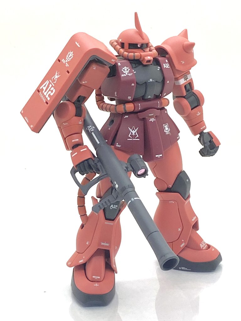 ザク・バズーカを持たせて。シャアザクにもやはり似合います。