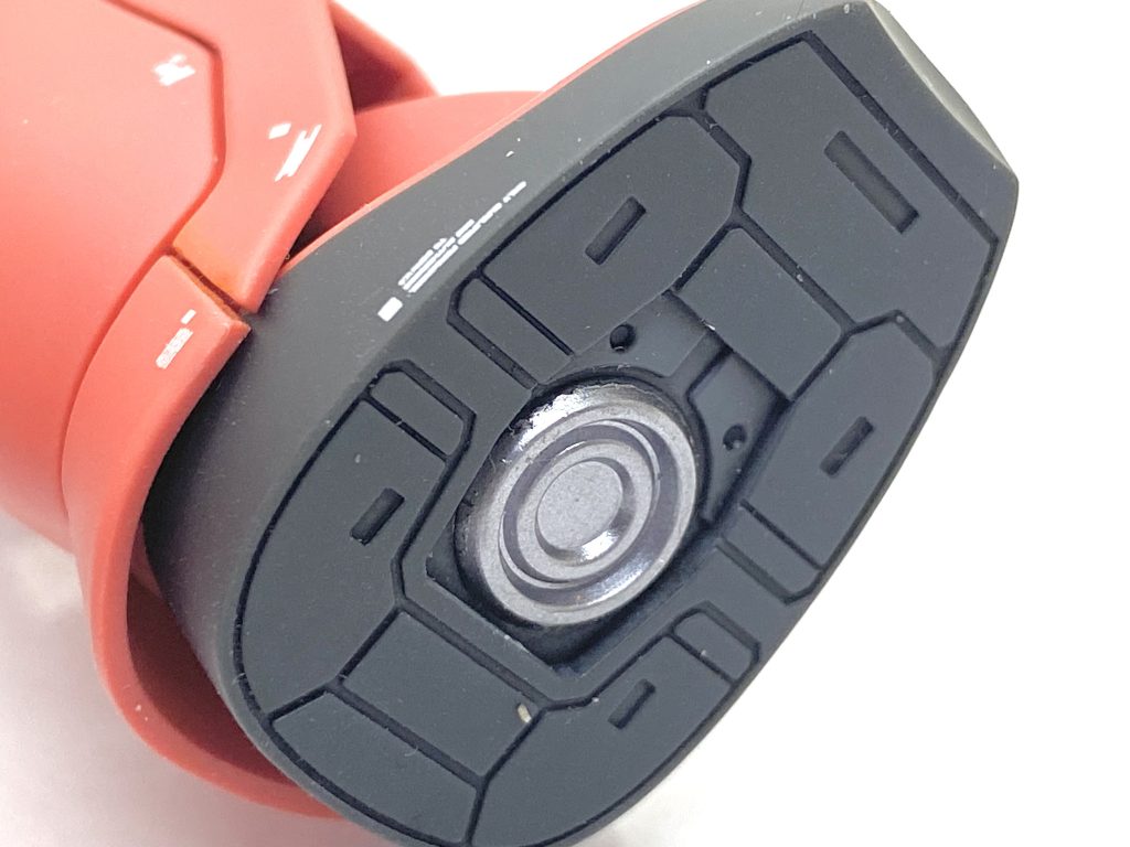 足裏はマスキングして塗分けました。