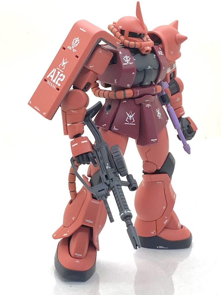 足の設置も良く、本当に素晴らしいザクのキットだと思います。