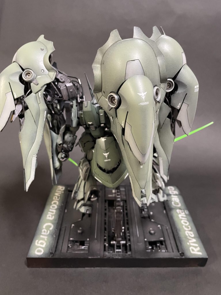 後ろ上手く重心を調節してあげないと左右どちらかに傾きます。