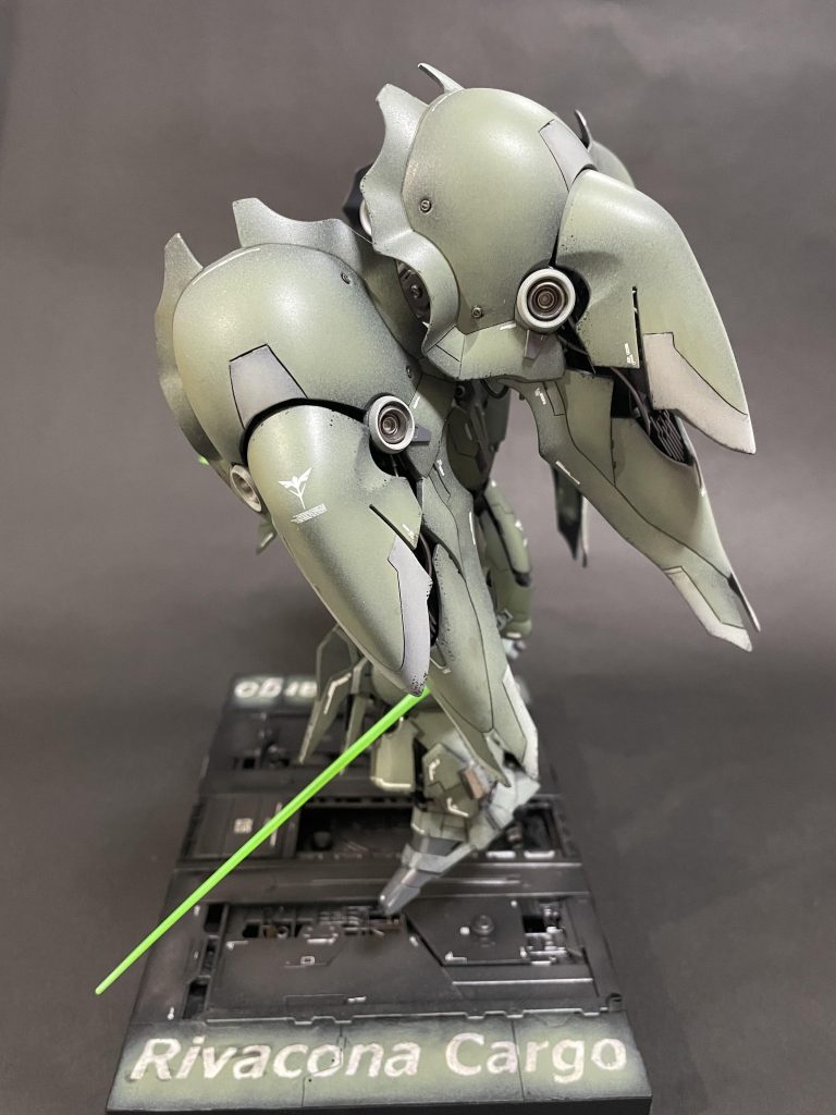 横バインダーは開口しました。一応、開閉できるようにしたのですが、ジョイントがギシギシ言って怖いので撮影はやめておきます…。