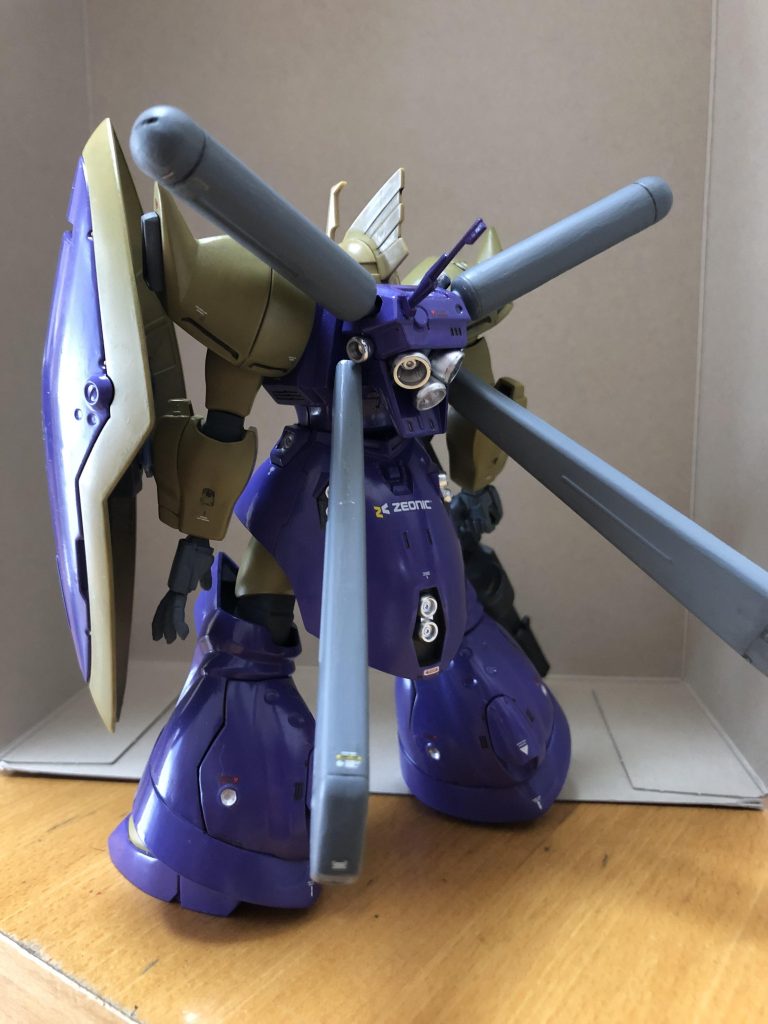 シーマ専用機といえばこのプロペラントタンクですよね。