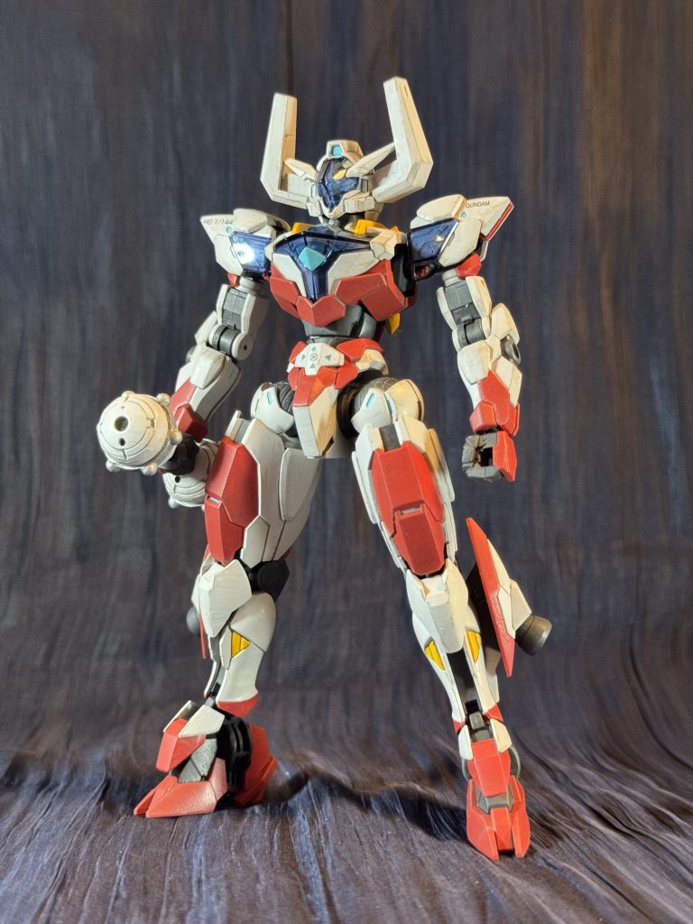 マントなしガンダムらしさも残したかったので、あくまでガンプラを意識して塗りました。ウルトラマンも漫画だと白赤なので違和感は無いかと。