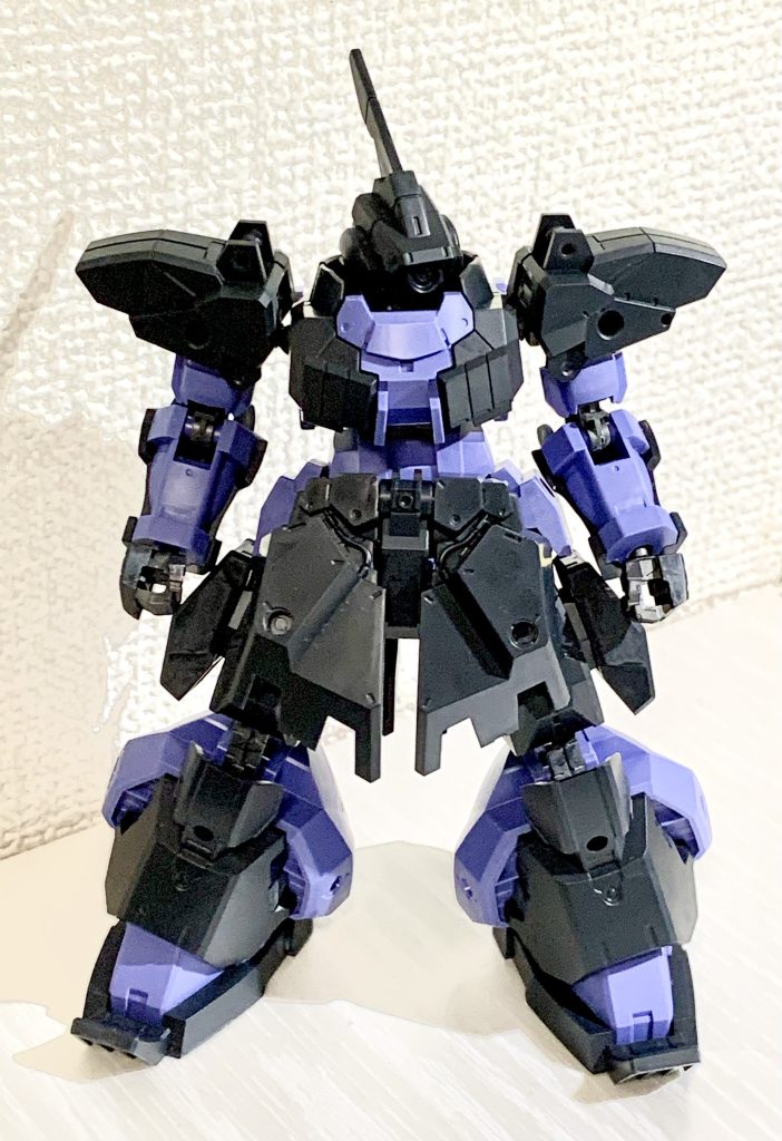 ベースのレヴェルノヴァの陸戦強化仕様です。このままでも良いキットですが、直ぐにモビルスーツに見えてくるのは病気なので仕方ありませんw