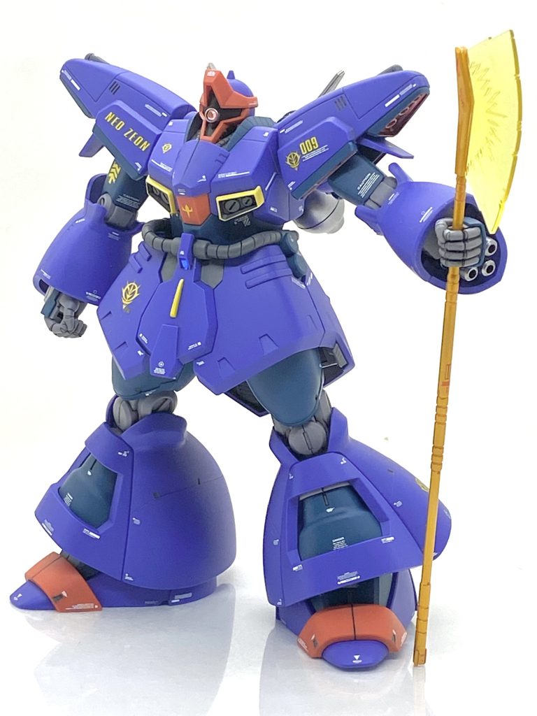 HGUC ドライセンを成形色仕上げ+αで作ってみました。このドライセンは今年、必ず作ろうと思っていた物でしばらく前からパチ組をしていました。最近作ってましたシャア専用ザク、V2アサルトバスターガンダム、ハイゴッグはツイッターのフォロワー様との約束やネット内のコンペの物でその重圧から解放されると自分が作りたい物が作りたくなります。ジオン系のが作りたかったのでドラッツェやガザⅭなんかも考えたのですが・・・しばらくドム系を作っていなかったのでこのドライセンをチョイスします。ZZ版のドライセンは暫く再販してなく、パーツを失くしたら部品請求したくっても在庫無いので慎重かつ丁寧に製作する事にしました。