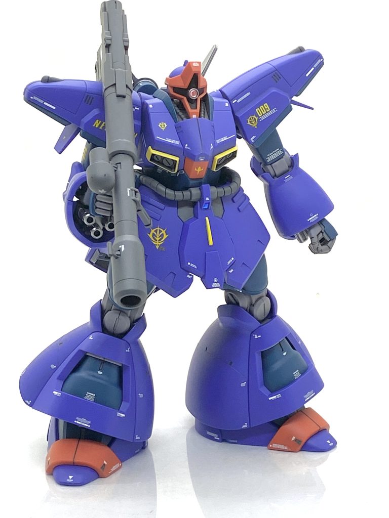 ジャイアント・バズを。本来はシナンジュ用のバズーカをベースにしてますから本来なら時代が合わないのですが・・・やはりドム系にバズーカは似合い過ぎです(笑)。