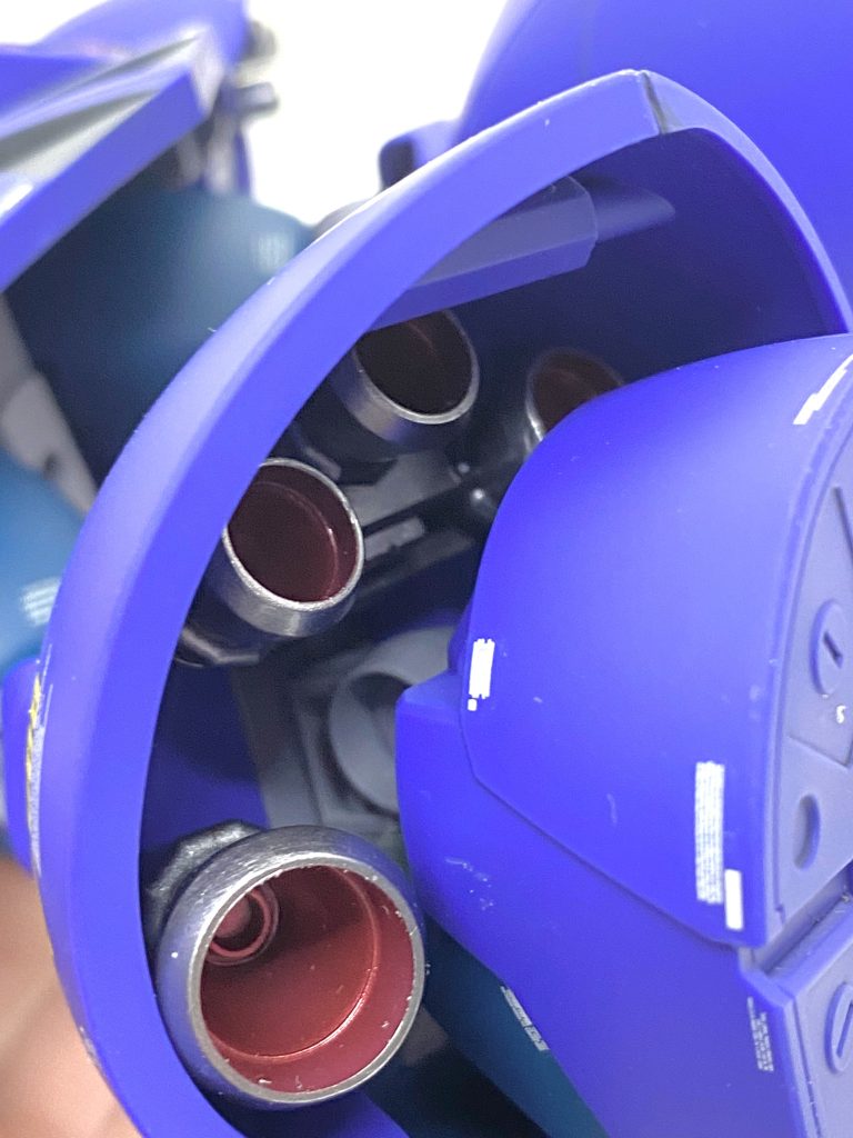 足の中の熱核ジェット・エンジンも手抜きなしで塗りました。