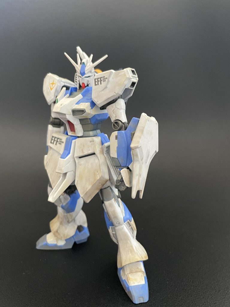 盾はSDEXνガンダムのものを使用。