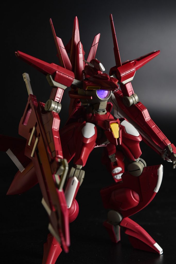 正面ですね。腰周りを重点的に改造してます。主にファラクトですが…ちなみに胸板厚くする為にGN-Xも使っています！