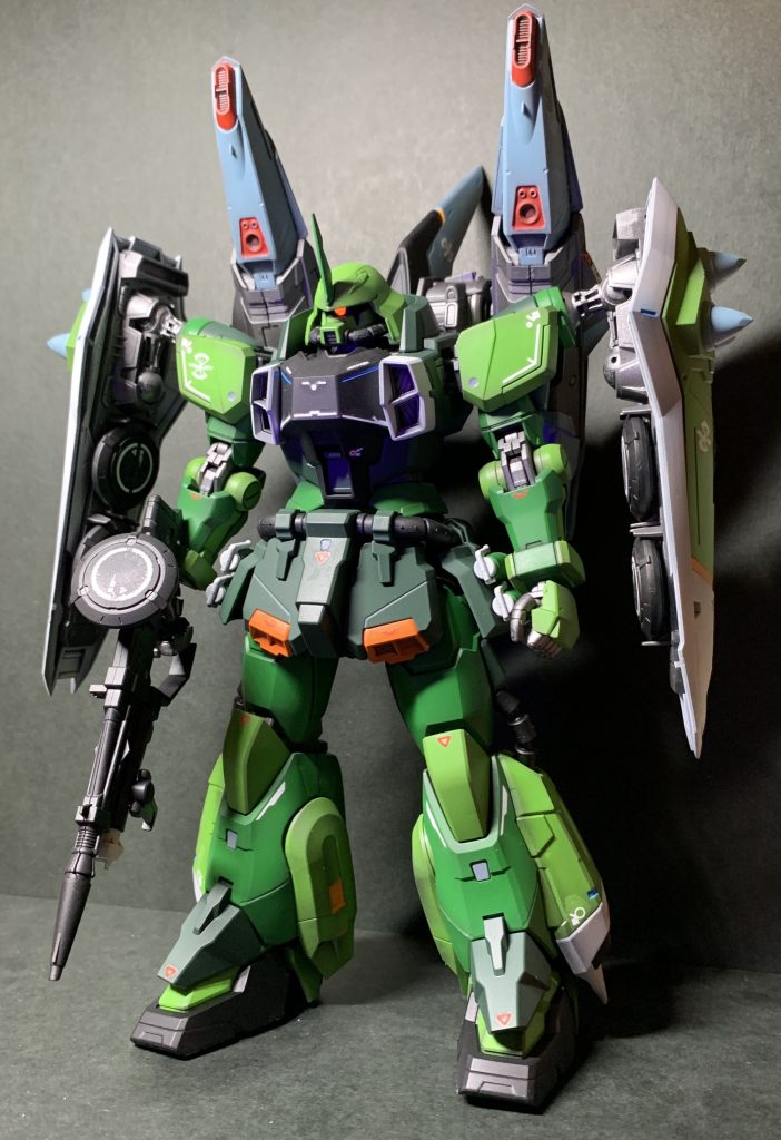 左右対称になって強そうになったザクファントムもいいけどウォーリアも捨てがたい