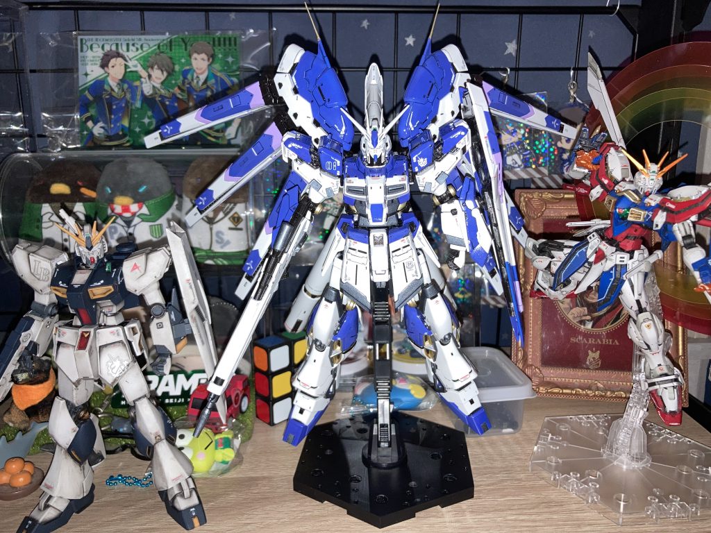 飾る場所無くて、子供のグッズ置き場に間借りさせて頂いております。すまぬ…すまぬ……