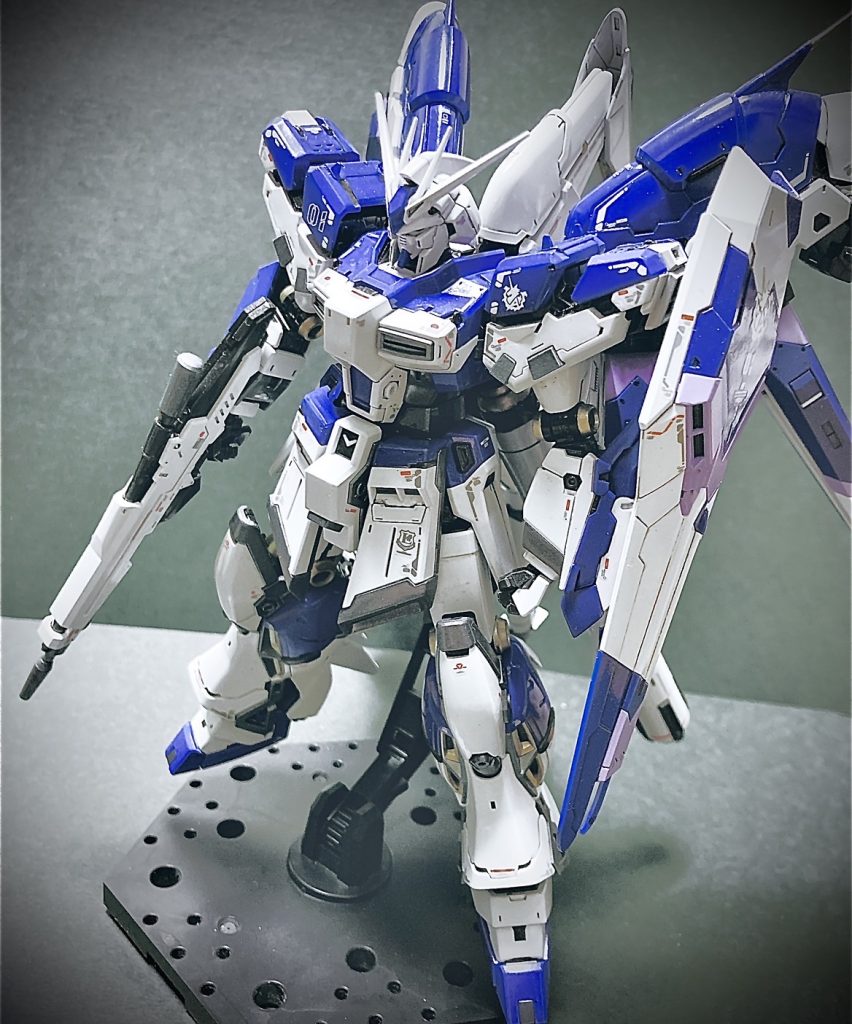 紫はブルーバイオレットで塗装したのだけど、光源次第で紫にも青にも見えてしまう。薄紫はMSパープル(ドムっぽい色)  銀はライトガンメタル                                           フレーム類はメタルブラックトップコートはクリアー光沢で仕上げてます