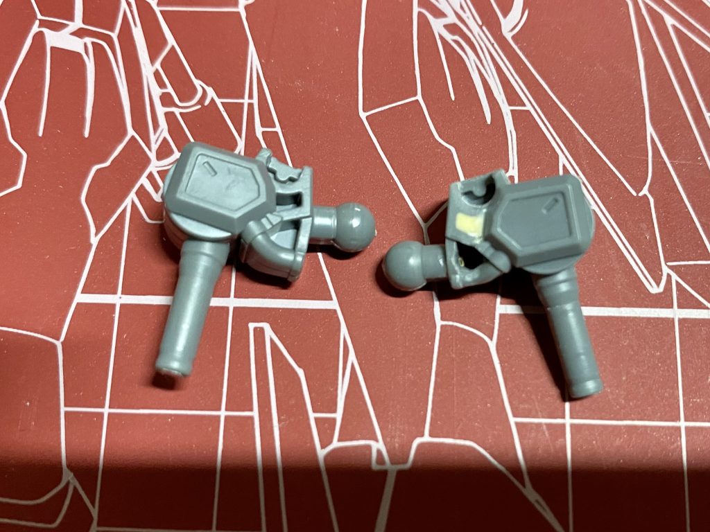 肩の関節は軸を下げて上がり肩にしたのですが、あんまわからん。