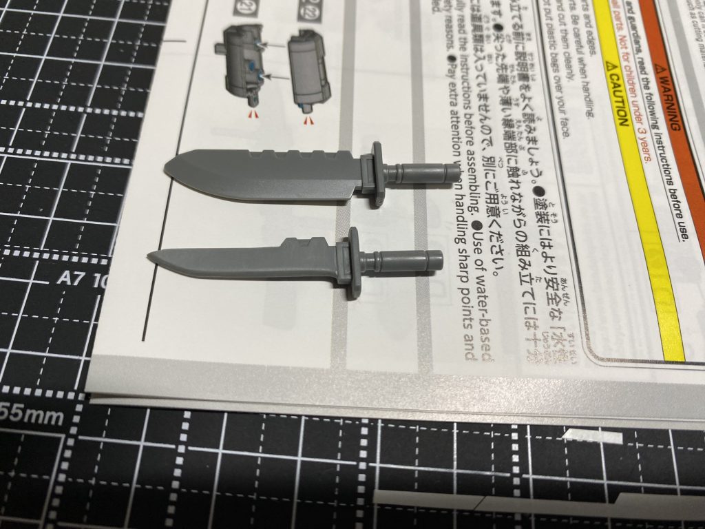 デミトレーナーのナイフは大きいので削りました。