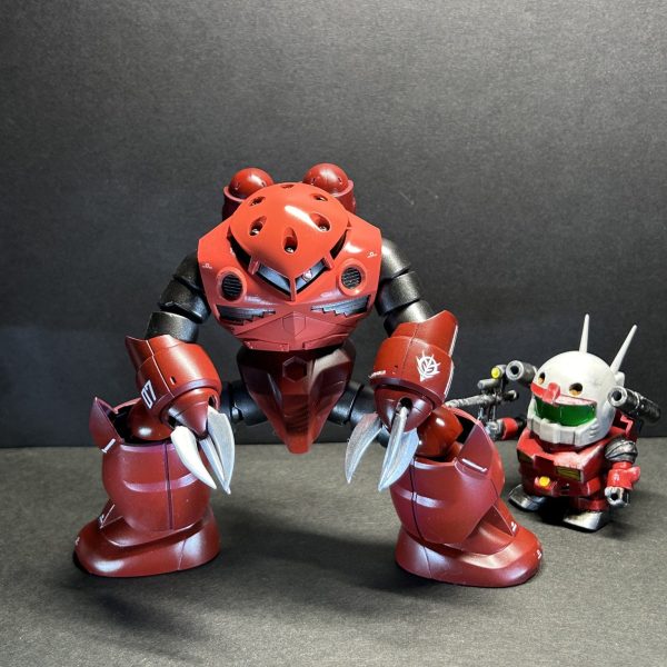 シャアはまだ気づいていない！？背後から迫る小さな影に（≧∇≦）