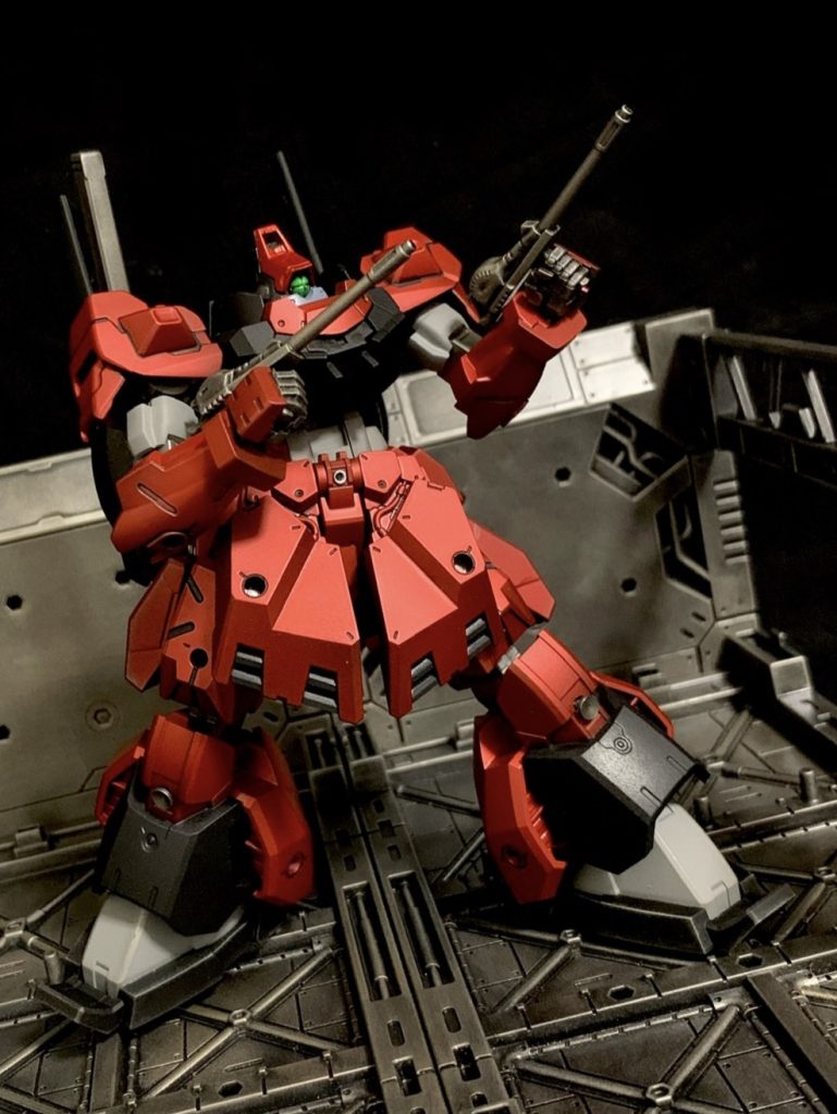 ちゃんと背中のビームガンとクレイバズーカも取り外し可能にしています。