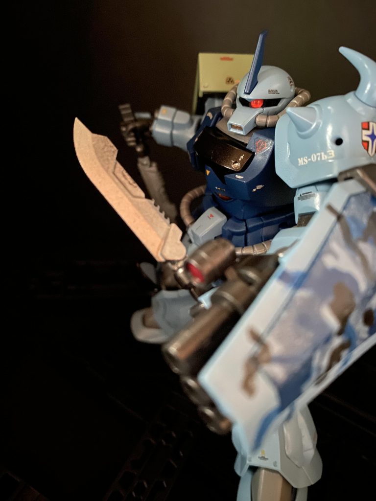 また高い格闘戦能力のあったグフには、サブの近接武器として取り回しの良いナイフ型ヒート兵器も一部のパイロットから好まれていた。