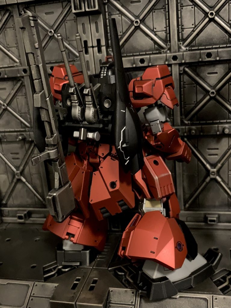 どーせガンプラではないのでバインダーにシルバーで墨入れしたらエングレービングみたいになって意外とお気に入りに。あと今回は初めてマットキャンディ塗装にチャレンジしました。手間かけてキャンディ塗装でキレーな光沢にしてからのツヤ消し・・・勇気が要りましたがマットな高級感は悪くないですね。挑戦し続けるオッサンでありたいw