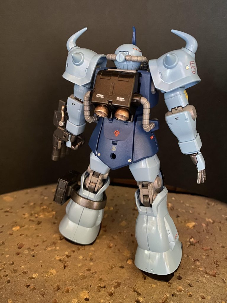 恥ずかしながら、今回初めてピンバイスによる3ミリ穴やドットディテールの追加に挑戦してみてました。これまでガンプラを傷付ける系の加工は避けてきたのですが、プラモに穴を開ける背徳感とドキドキ感に包まれながら、気が付いたら夢中で開けまくっている自分がいました!笑