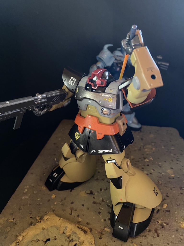 同時制作したグフカスと同様、こちらも各所に初挑戦であるピンバイス加工。大柄のシンプルな面に、自分でディテール追加出来て満足しています。