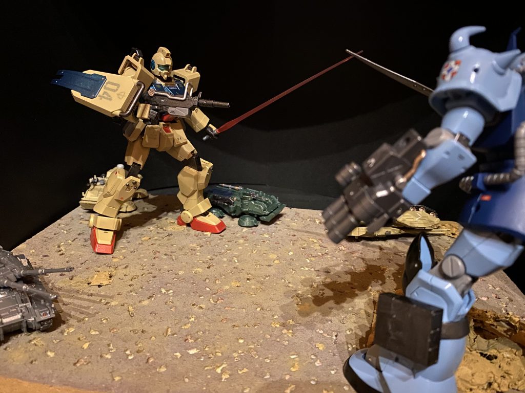先日投稿したオデッサ作戦での相手役として、チラっと登場したので、今回改めて写真を撮影しました。あと最近皆さん使っておられるphoto roomアプリを今回初めて使用してみました。感想は、、、AIによる自動切り出しや補正など、まだ100%合格とは言えないまでも、物凄い進化を感じました❗️これは手軽なデジラマ制作などで多いに役立つのでは無いでしょうか☺️下は連邦プロパガンダポスターの没案です。白抜きもスタイリッシュですが、ここは黒太字がやはり男臭くてアメリカナイズドな感じがしますね。 輝き撃ちも、砂嵐、、いや鉄の嵐の中でも輝いて✨って感じです❗️笑