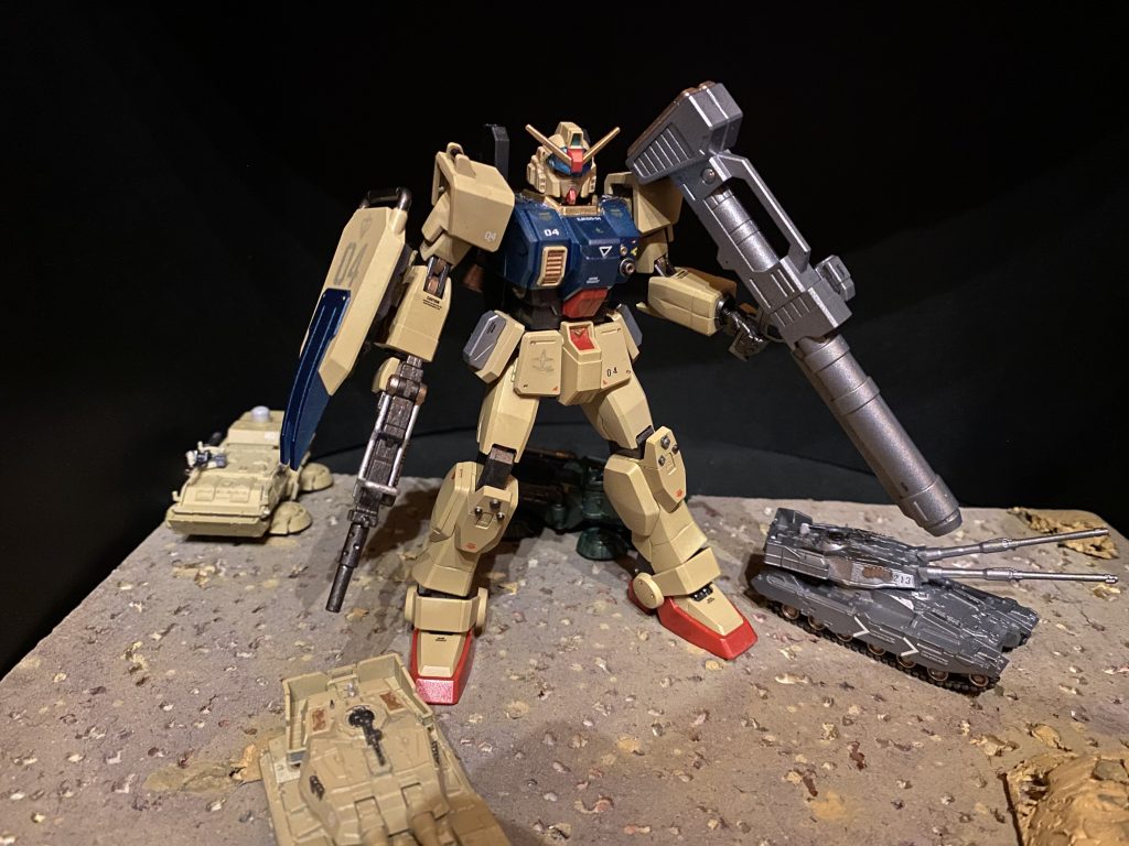 塗装は、08小隊「熱砂戦線」や重力戦線をイメージした、サンドカラーのトリコロールです。ホバートラックと61式もワンセットは同じサンドカラーに。残りは、OD色と、劇中に近いメタリックグレーにしました。