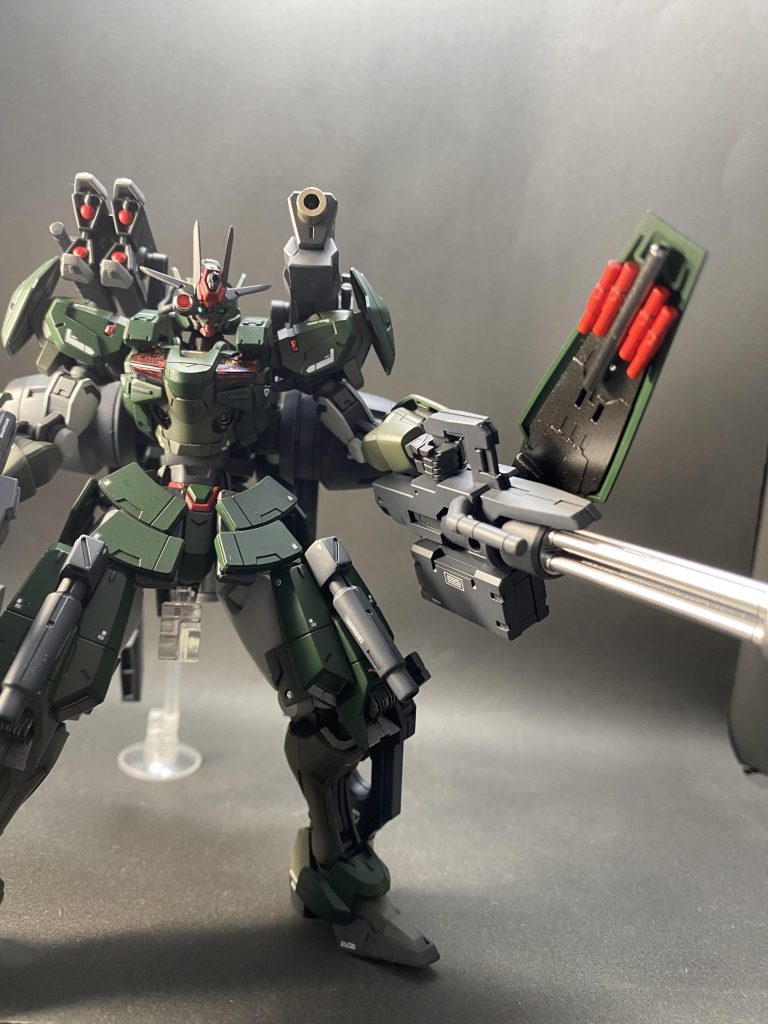 盾裏のサーベル持ち手は無くして、ミサイルにしていますが、目立たなかったです。