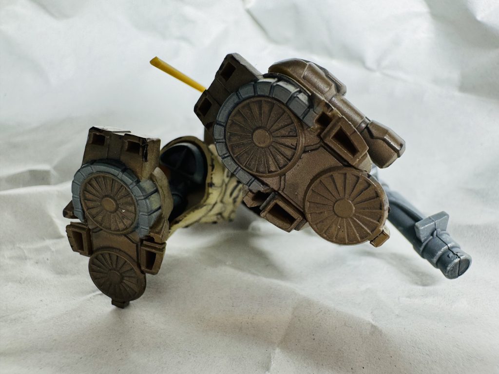 足の裏から。暗くてごめんなさい、、、!ホバー周辺のグレーの塗り分け、気持ちよかったなあ!