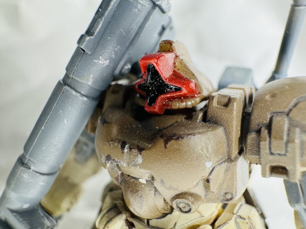 フェイスビュー。発狂するほど小さかった!ここは爪楊枝で塗った記憶。今見るとけっこーはみ出してますね。笑でも胸周りの汚しのセットで気に入ってる部分でもあります!