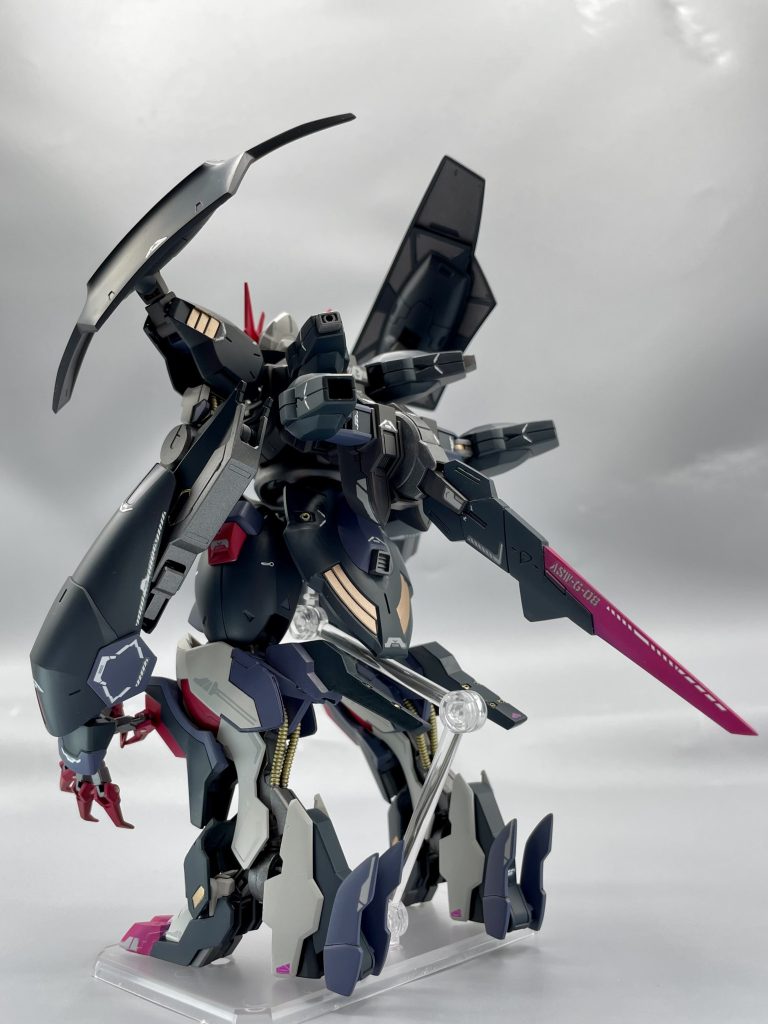 さらに、バルバトスルプスレクスのテイルブレードも装備しており、此方も遠隔操作が可能!・・・ドローン装備に、テイルブレードの有線操作ってAIの補助なきゃできない仕様ですよね(笑)