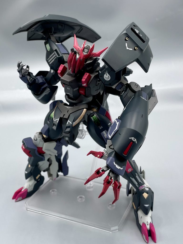 今回はミキシングを楽しんで作りました。どれだけバルバトスとダリルバルデのパーツを盛り込めるか挑戦してました!今年を締める、こだわった作品を制作することができました!「鉄ソレの魔女」の参加機体はどれも凄くて参考になるので、皆様も是非ご覧いただければと思います。