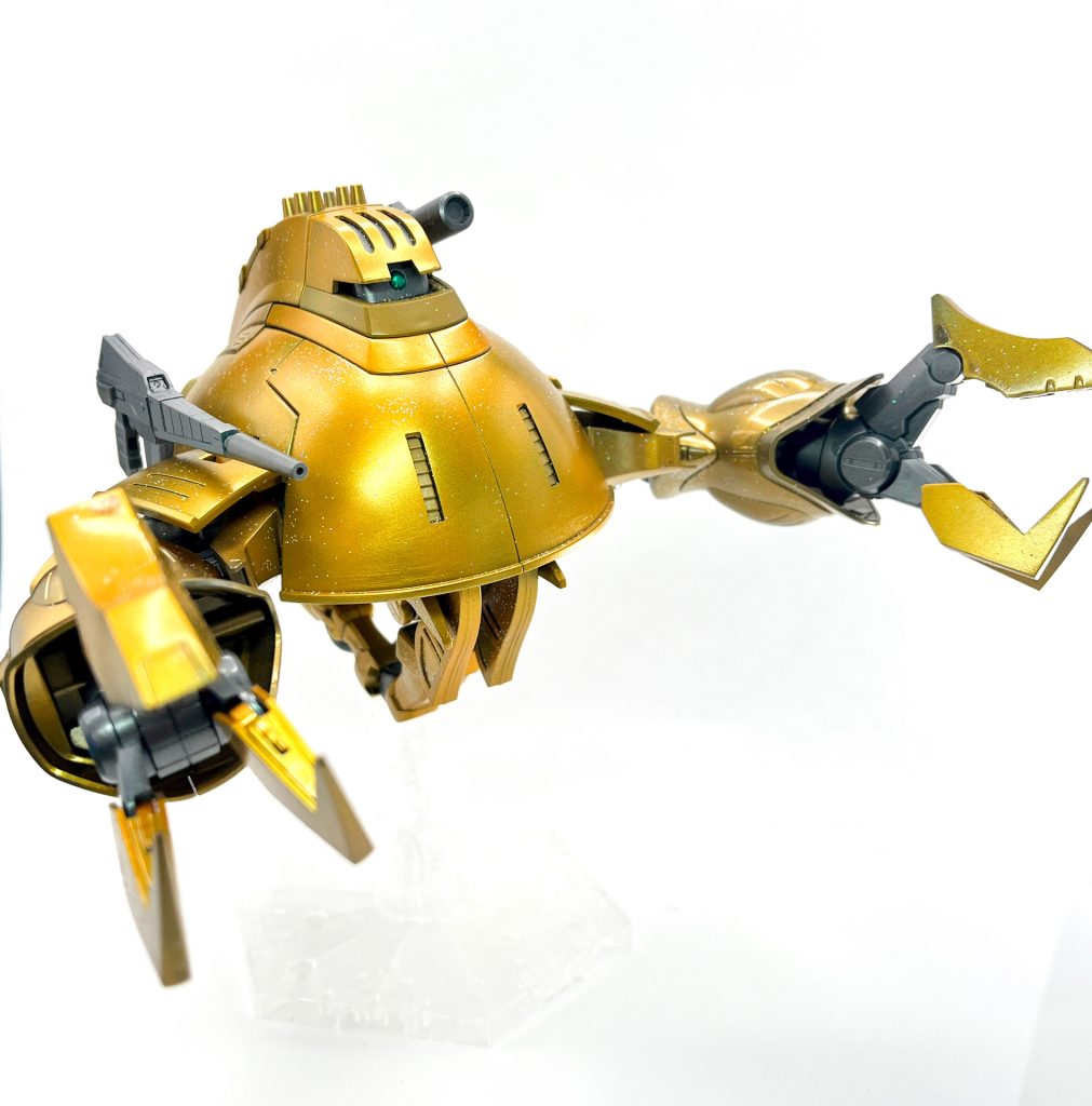 というわけでお次はモビルアーマー形態です!!相変わらず眩しいですね...いくらビームが効かない装甲だとしても隠密性ゼロなのはどうなんでしょうか...?