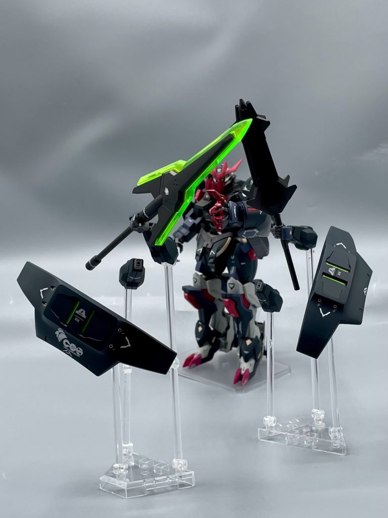 ダリルバルデのイーシュヴァラとアンビカ―を装備しており、ドローン機能による遠隔攻撃/防御も可能であります。