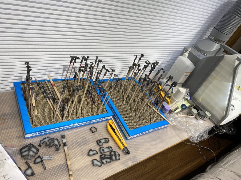 RGなのでパーツが多くて小さくて老眼で、グラデーション塗装は後悔するほど面倒でした。。(^^;