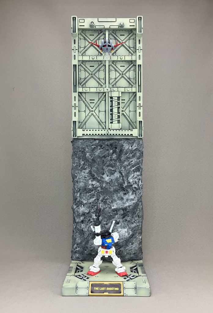 ・モビリティジョイントのジオングとアンサンブルのガンダムを置いてみました。2体の距離感はこれぐらいがよさそうですね。