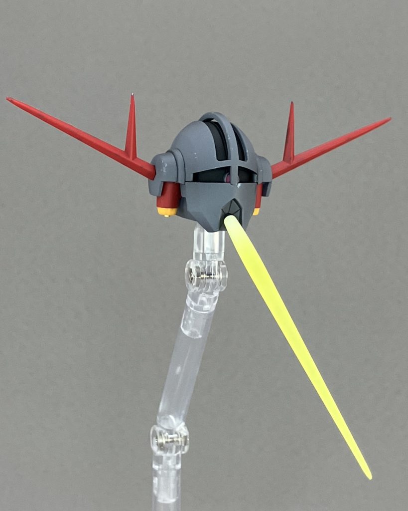 ・ジオングジオングのビーム砲は斜め下向きにしました。こちらもバーニア内には手芸用ビーズ。